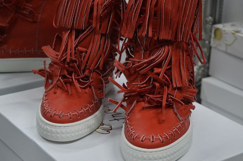L'ESTROSA OBŁĘDNE SNEAKERSY FRĘDZLE NOWOŚĆ HIT ! L'ESTROSA OBŁĘDNE SNEAKERSY FRĘDZLE NOWOŚĆ HIT !