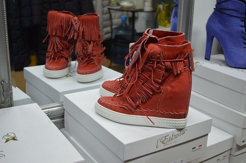 L'ESTROSA OBŁĘDNE SNEAKERSY FRĘDZLE NOWOŚĆ HIT ! L'ESTROSA OBŁĘDNE SNEAKERSY FRĘDZLE NOWOŚĆ HIT !