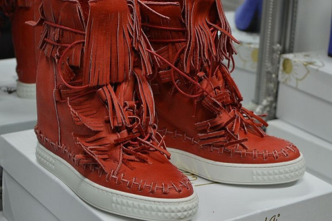 L'ESTROSA OBŁĘDNE SNEAKERSY FRĘDZLE NOWOŚĆ HIT ! L'ESTROSA OBŁĘDNE SNEAKERSY FRĘDZLE NOWOŚĆ HIT !
