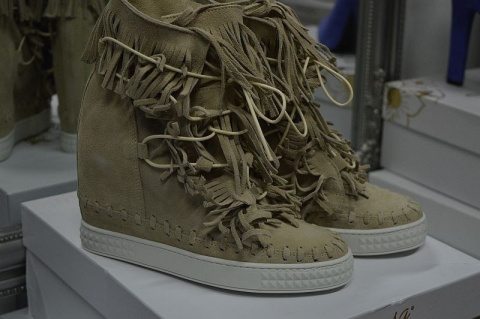 L'ESTROSA OBŁĘDNE SNEAKERSY FRĘDZLE NOWOŚĆ HIT ! L'ESTROSA OBŁĘDNE SNEAKERSY FRĘDZLE NOWOŚĆ HIT !