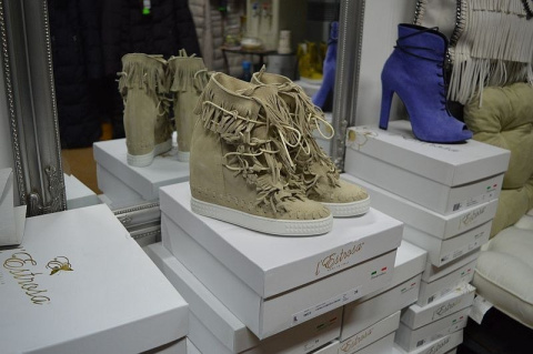 L'ESTROSA OBŁĘDNE SNEAKERSY FRĘDZLE NOWOŚĆ HIT ! L'ESTROSA OBŁĘDNE SNEAKERSY FRĘDZLE NOWOŚĆ HIT !