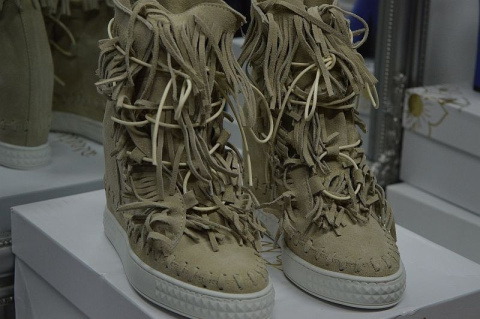 L'ESTROSA OBŁĘDNE SNEAKERSY FRĘDZLE NOWOŚĆ HIT ! L'ESTROSA OBŁĘDNE SNEAKERSY FRĘDZLE NOWOŚĆ HIT !