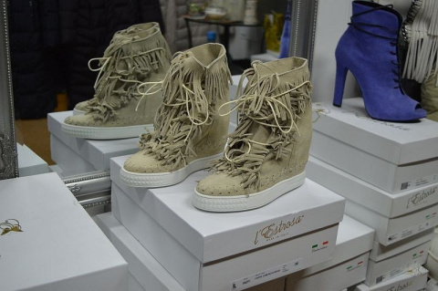 L'ESTROSA OBŁĘDNE SNEAKERSY FRĘDZLE NOWOŚĆ HIT ! L'ESTROSA OBŁĘDNE SNEAKERSY FRĘDZLE NOWOŚĆ HIT !