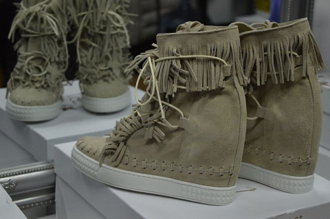 L'ESTROSA OBŁĘDNE SNEAKERSY FRĘDZLE NOWOŚĆ HIT ! L'ESTROSA OBŁĘDNE SNEAKERSY FRĘDZLE NOWOŚĆ HIT !