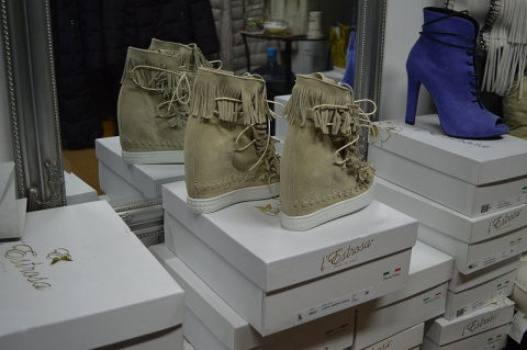 L'ESTROSA OBŁĘDNE SNEAKERSY FRĘDZLE NOWOŚĆ HIT ! L'ESTROSA OBŁĘDNE SNEAKERSY FRĘDZLE NOWOŚĆ HIT !