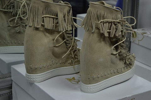 L'ESTROSA OBŁĘDNE SNEAKERSY FRĘDZLE NOWOŚĆ HIT ! L'ESTROSA OBŁĘDNE SNEAKERSY FRĘDZLE NOWOŚĆ HIT !