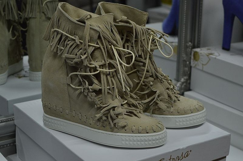 L'ESTROSA OBŁĘDNE SNEAKERSY FRĘDZLE NOWOŚĆ HIT ! L'ESTROSA OBŁĘDNE SNEAKERSY FRĘDZLE NOWOŚĆ HIT !