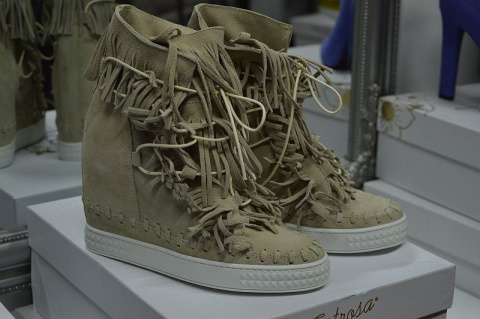 L'ESTROSA OBŁĘDNE SNEAKERSY FRĘDZLE NOWOŚĆ HIT ! L'ESTROSA OBŁĘDNE SNEAKERSY FRĘDZLE NOWOŚĆ HIT !