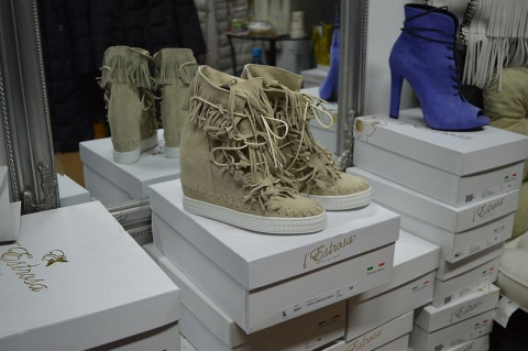 L'ESTROSA OBŁĘDNE SNEAKERSY FRĘDZLE NOWOŚĆ HIT ! L'ESTROSA OBŁĘDNE SNEAKERSY FRĘDZLE NOWOŚĆ HIT !