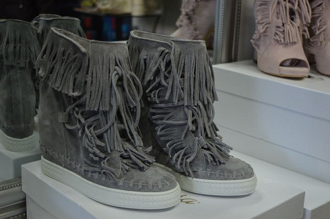 L'ESTROSA OBŁĘDNE SNEAKERSY FRĘDZLE NOWOŚĆ HIT ! L'ESTROSA OBŁĘDNE SNEAKERSY FRĘDZLE NOWOŚĆ HIT !