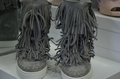 L'ESTROSA OBŁĘDNE SNEAKERSY FRĘDZLE NOWOŚĆ HIT ! L'ESTROSA OBŁĘDNE SNEAKERSY FRĘDZLE NOWOŚĆ HIT !