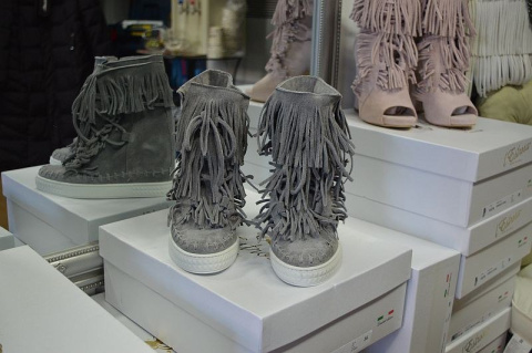 L'ESTROSA OBŁĘDNE SNEAKERSY FRĘDZLE NOWOŚĆ HIT ! L'ESTROSA OBŁĘDNE SNEAKERSY FRĘDZLE NOWOŚĆ HIT !