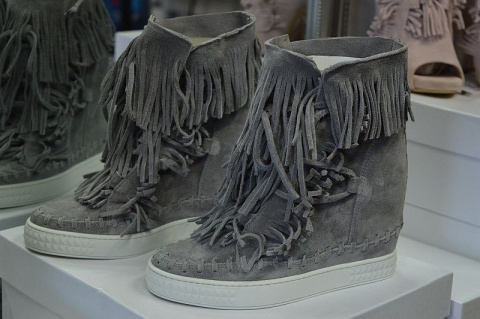 L'ESTROSA OBŁĘDNE SNEAKERSY FRĘDZLE NOWOŚĆ HIT ! L'ESTROSA OBŁĘDNE SNEAKERSY FRĘDZLE NOWOŚĆ HIT !