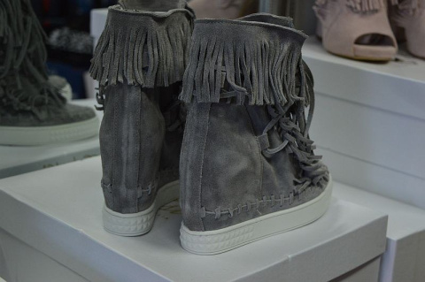L'ESTROSA OBŁĘDNE SNEAKERSY FRĘDZLE NOWOŚĆ HIT ! L'ESTROSA OBŁĘDNE SNEAKERSY FRĘDZLE NOWOŚĆ HIT !