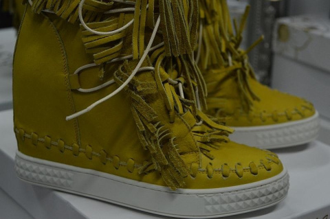 L'ESTROSA OBŁĘDNE SNEAKERSY FRĘDZLE NOWOŚĆ HIT !! L'ESTROSA OBŁĘDNE SNEAKERSY FRĘDZLE NOWOŚĆ HIT !!
