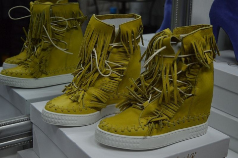 L'ESTROSA OBŁĘDNE SNEAKERSY FRĘDZLE NOWOŚĆ HIT !! L'ESTROSA OBŁĘDNE SNEAKERSY FRĘDZLE NOWOŚĆ HIT !!