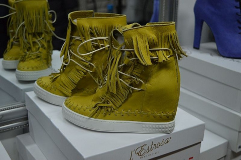 L'ESTROSA OBŁĘDNE SNEAKERSY FRĘDZLE NOWOŚĆ HIT !! L'ESTROSA OBŁĘDNE SNEAKERSY FRĘDZLE NOWOŚĆ HIT !!