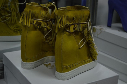 L'ESTROSA OBŁĘDNE SNEAKERSY FRĘDZLE NOWOŚĆ HIT !! L'ESTROSA OBŁĘDNE SNEAKERSY FRĘDZLE NOWOŚĆ HIT !!