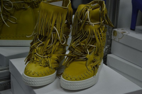 L'ESTROSA OBŁĘDNE SNEAKERSY FRĘDZLE NOWOŚĆ HIT !! L'ESTROSA OBŁĘDNE SNEAKERSY FRĘDZLE NOWOŚĆ HIT !!