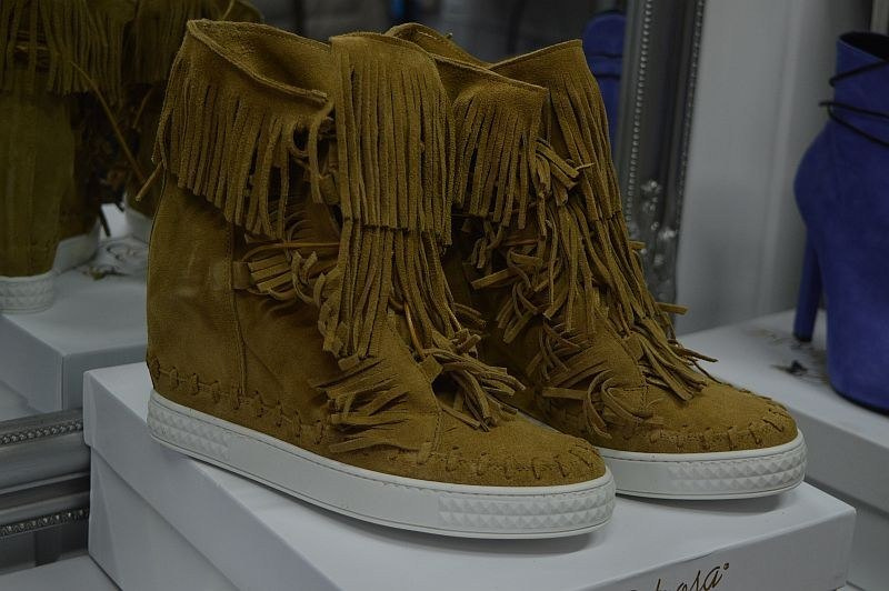 L'ESTROSA OBŁĘDNE SNEAKERSY FRĘDZLE NOWOŚĆ HIT ! L'ESTROSA OBŁĘDNE SNEAKERSY FRĘDZLE NOWOŚĆ HIT !