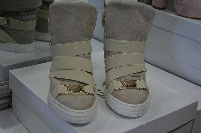L'ESTROSA OBŁĘDNE SNEAKERSY KLAMRY NOWOŚĆ HIT !!! L'ESTROSA OBŁĘDNE SNEAKERSY KLAMRY NOWOŚĆ HIT !!!