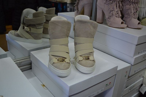 L'ESTROSA OBŁĘDNE SNEAKERSY KLAMRY NOWOŚĆ HIT !!! L'ESTROSA OBŁĘDNE SNEAKERSY KLAMRY NOWOŚĆ HIT !!!