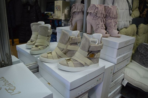 L'ESTROSA OBŁĘDNE SNEAKERSY KLAMRY NOWOŚĆ HIT !!! L'ESTROSA OBŁĘDNE SNEAKERSY KLAMRY NOWOŚĆ HIT !!!