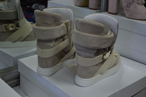 L'ESTROSA OBŁĘDNE SNEAKERSY KLAMRY NOWOŚĆ HIT !!! L'ESTROSA OBŁĘDNE SNEAKERSY KLAMRY NOWOŚĆ HIT !!!