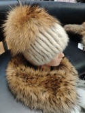 CZAPKA Z NATURALNEGO FUTRA Z NOREK I POMPONEM Z JENOTA LUB SREBRNEGO LISA ROZMIAR UNIWERSALNY
