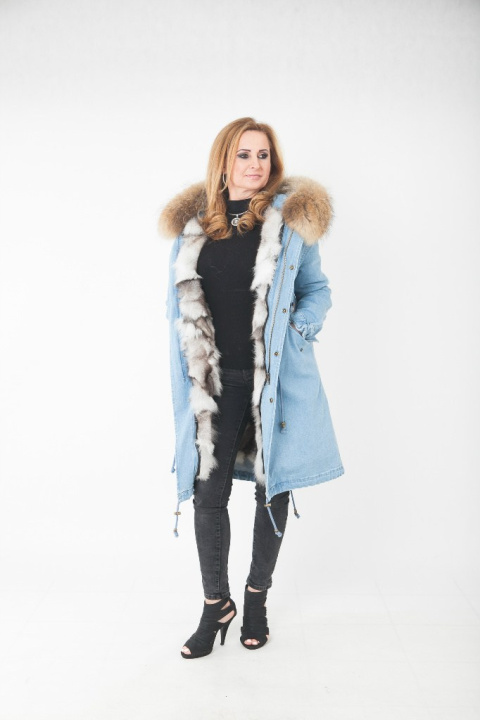 EKSKLUZYWNA PARKA DŻINSOWA DAMSKA OBSZYTA PIĘKNYM NATURALNYM FUTREM Z JENOTA EKSKLUZYWNA PARKA DŻINSOWA DAMSKA OBSZYTA PIĘKNYM NATURALNYM FUTREM Z JENOTA